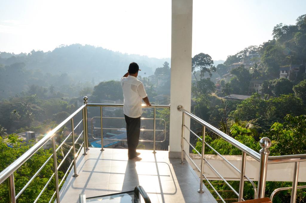Blinkbonnie Inn Kandy Bagian luar foto
